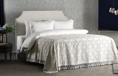 Isabelle 7-Piece Dowry Set including Laced Duvet Cover and Kantan Embroidered Pique Krem